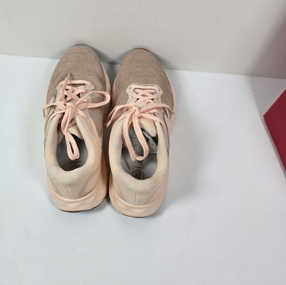 New Balance Fresh Foam Arishi V4 Womens Athletic Shoes 8.5 Nwt - Picture 9 of 10